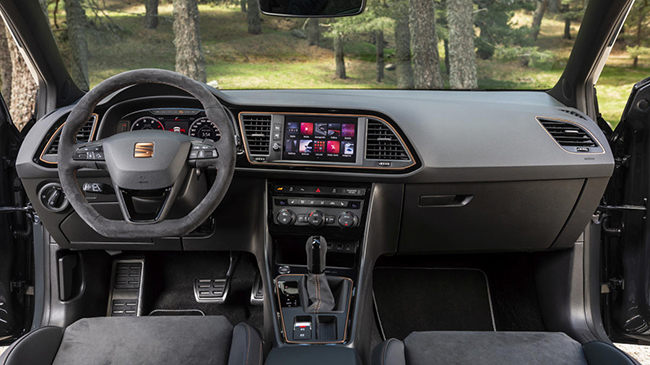 Seat Leon Cupra R ST interior 