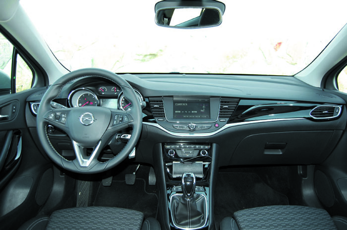Opel Astra 2019 salpicadero