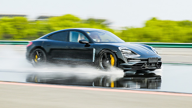 POrsche Taycan circuito