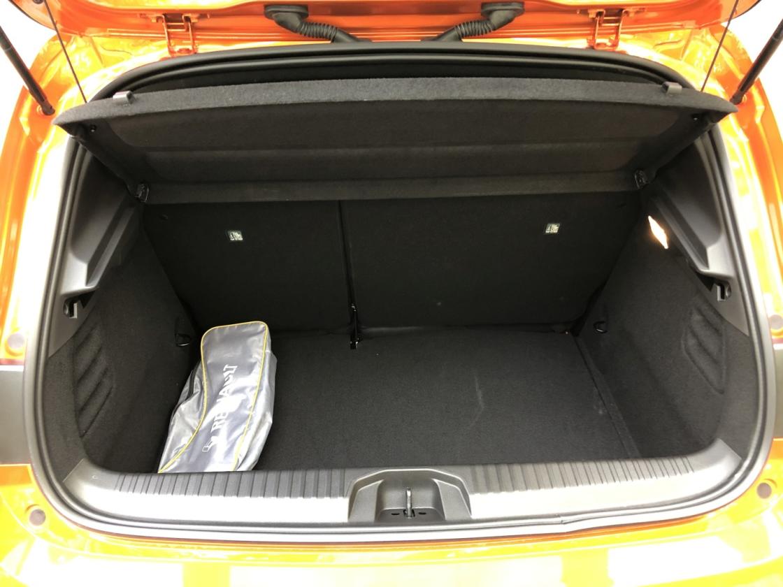 Renault Clio maletero