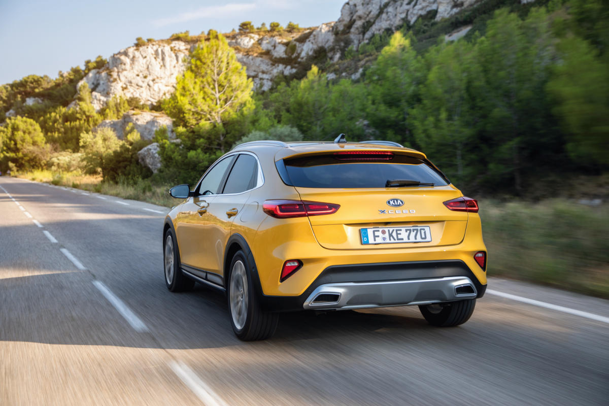 Kia XCeed 2020, tres cuartos trasero