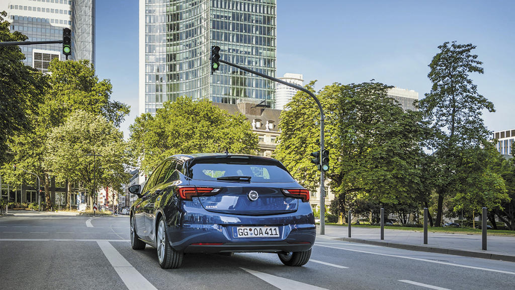 Opel Astra trasera