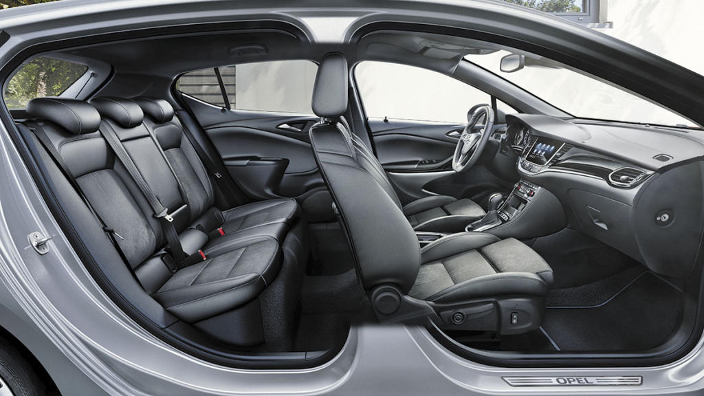 Opel Astra intererior