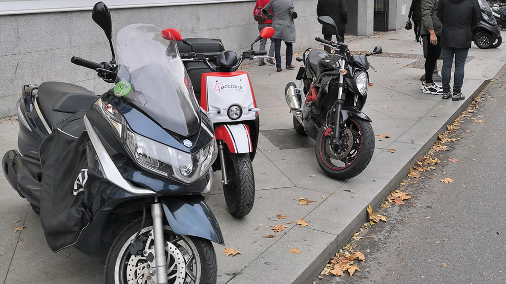 etiqueta dgt moto