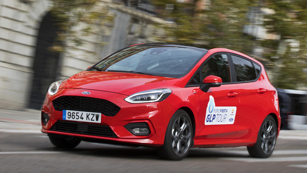 Ford Fiesta GLP circulando