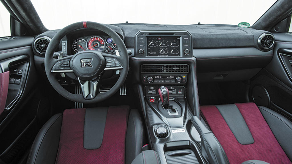 NIssan GT-R Nismo, interior