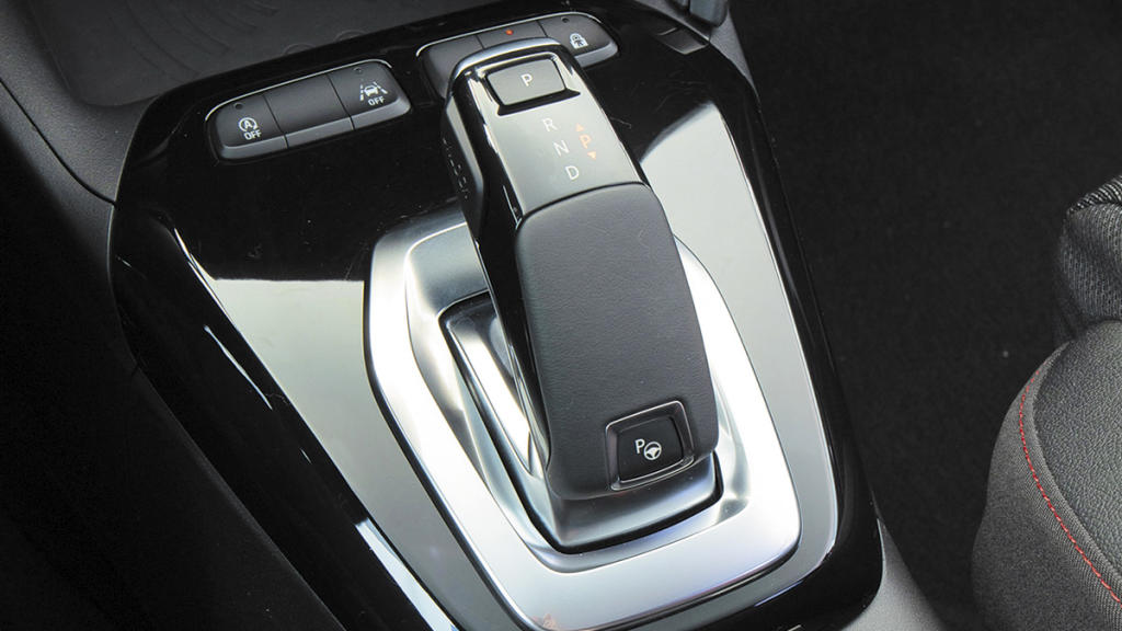 Opel Corsa GS Line palanca de cambio