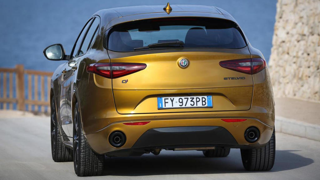 Alfa Romeo Stelvio 2020 trasera