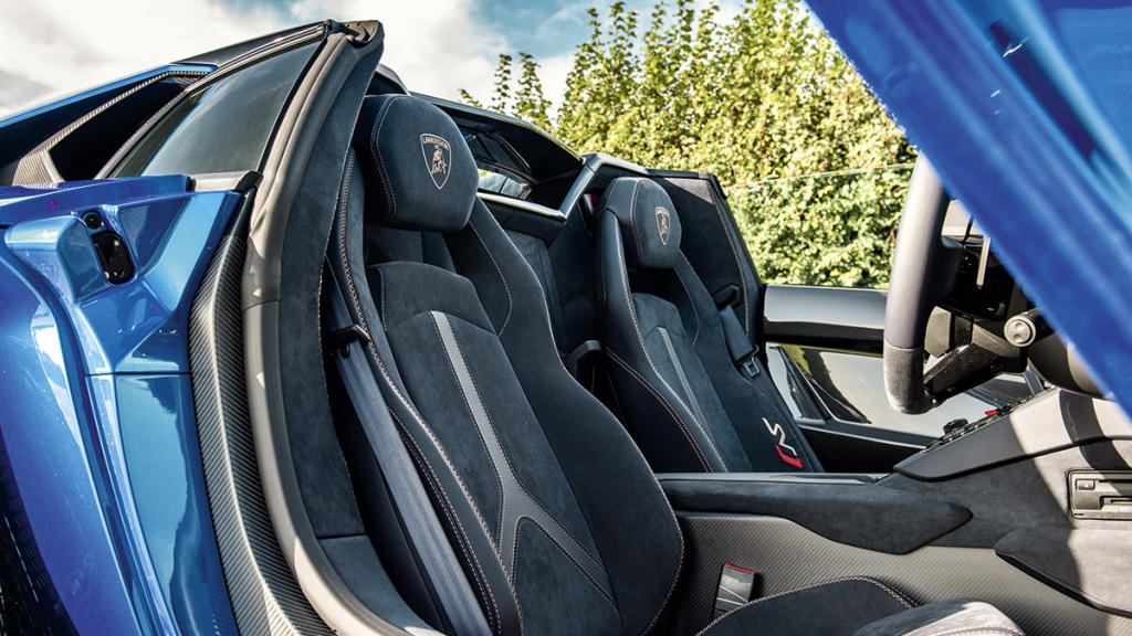 Lamborghini Aventador SVJ Roadster interior