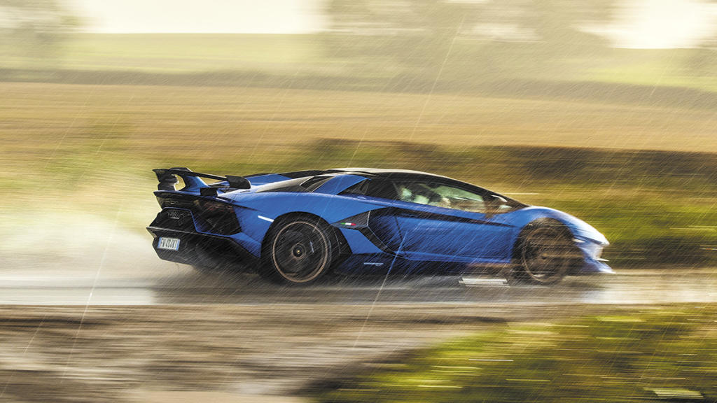 Lamborghini Aventador SVJ Roadster lateral acción