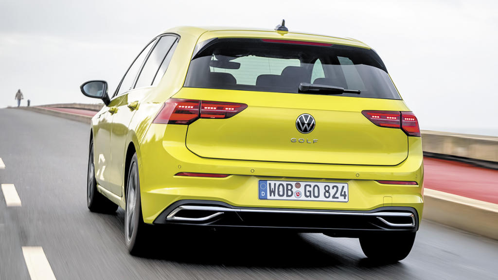 Volkswagen Golf 1.5 eTSI DSG acción