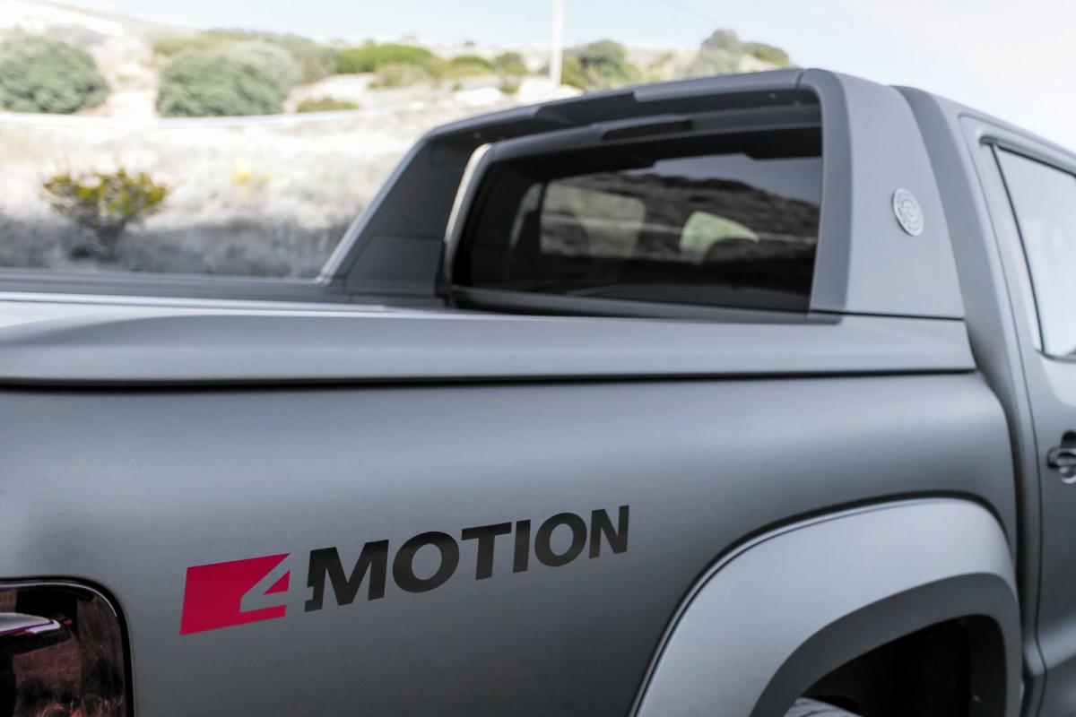 Volkswagen Amarok pintura negro indio