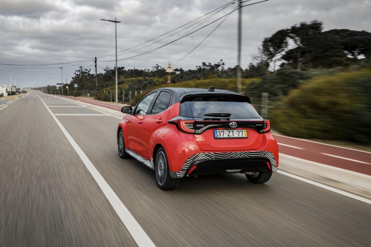 Toyota Yaris hibrido 2020 dinamica