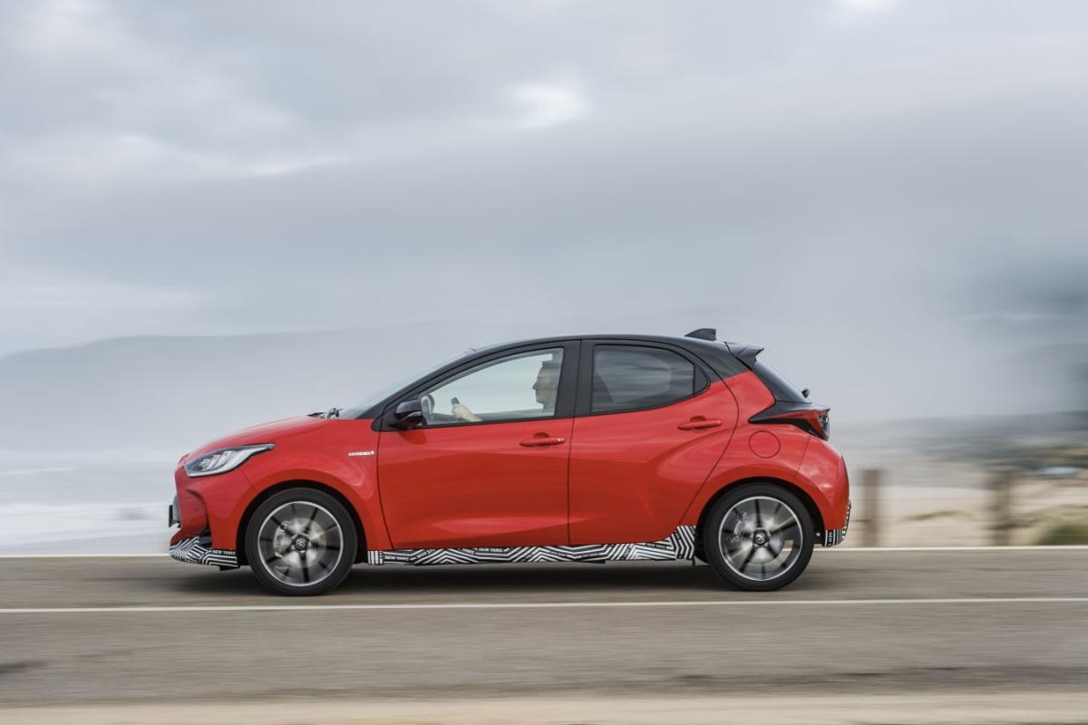 Toyota Yaris hibrido 2020 dinamica