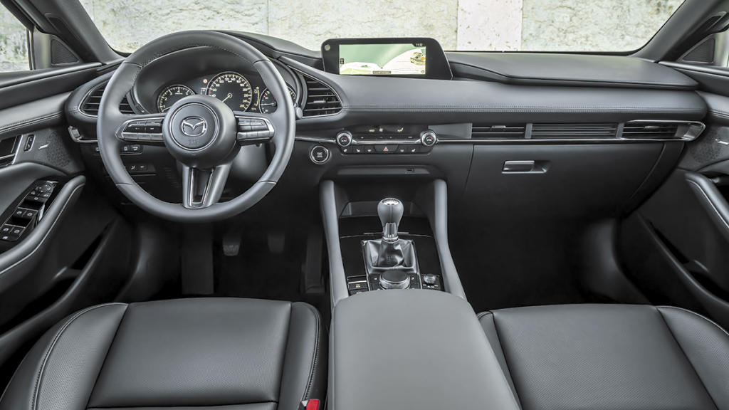 Mazda 3 puesto de conducción