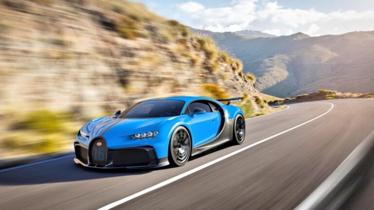 Lleva su Bugatti Chiron a repostar y un error acaba dañando el coche y la gasolinera
