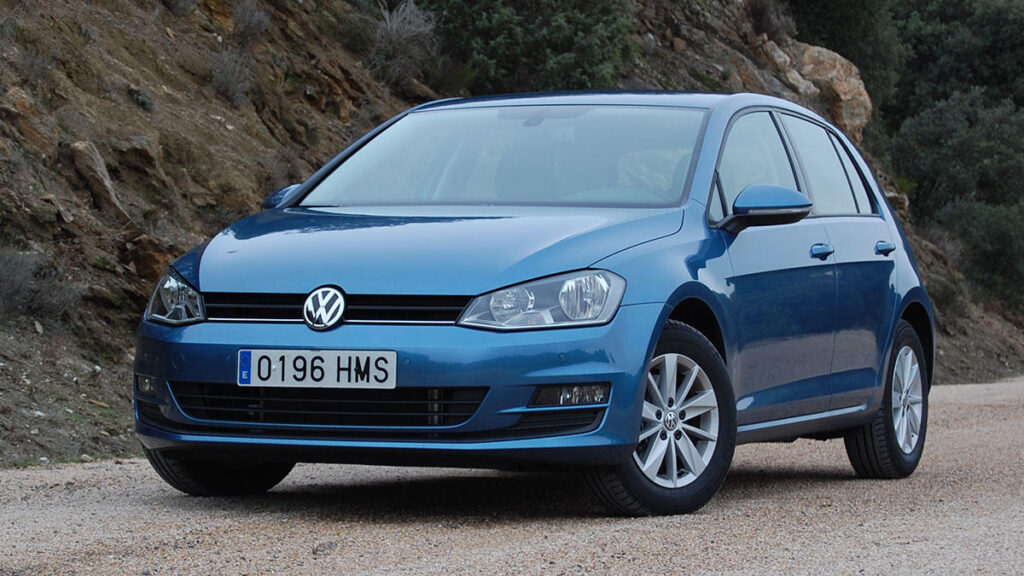 La gama mecánica depende del año. Las primeras unidades de 2012 se ofrecían con un 1.2 TSI de 105 CV (que, en 2015, subió a 110 CV), un 1.4 TSI de 122 y 140 CV y dos 2.0 TSI de 220 y 230 CV para las versiones GTI y GTI Performance. En diésel, había un 1.6 TDI de 110 CV dos 2.0 TDI de 150 y 184 CV.