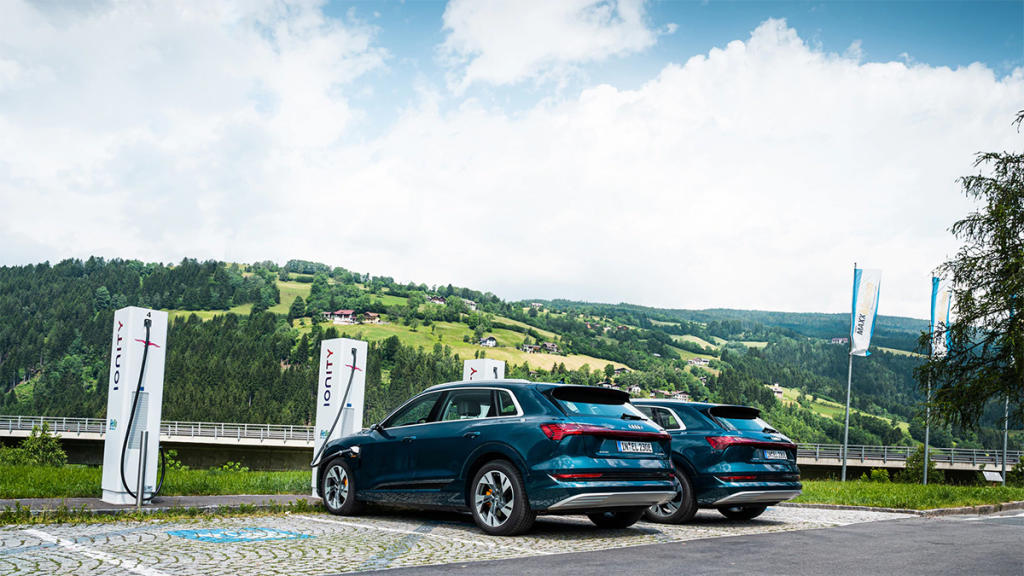 Audi e-tron recargando en Ionity