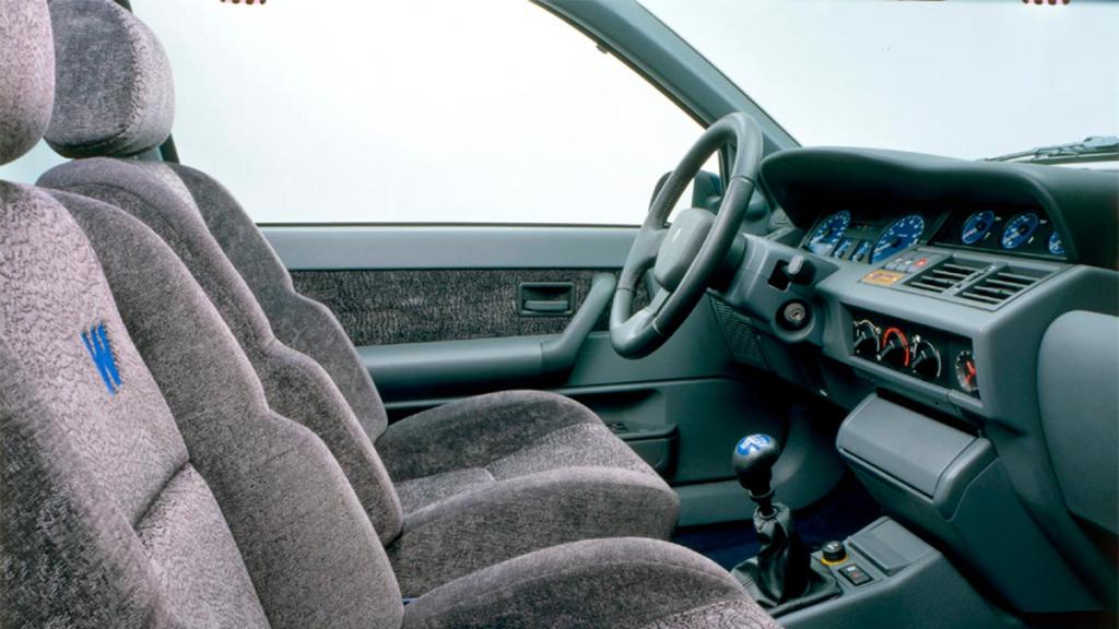 Renault Clio Williams interior