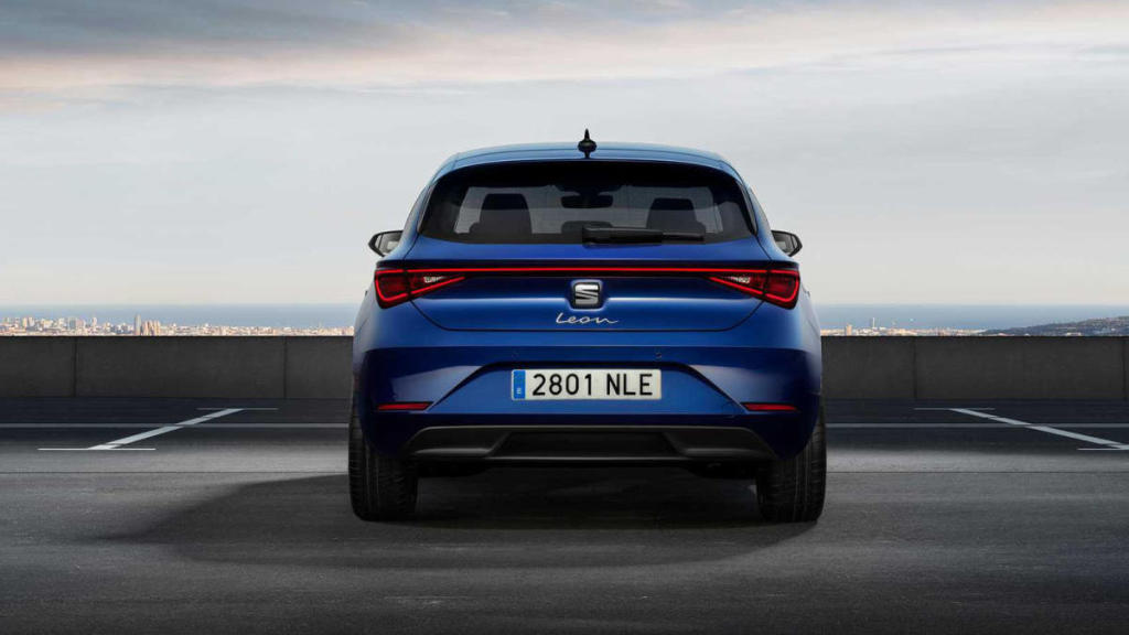 Seat León 2020 azul, vista trasera