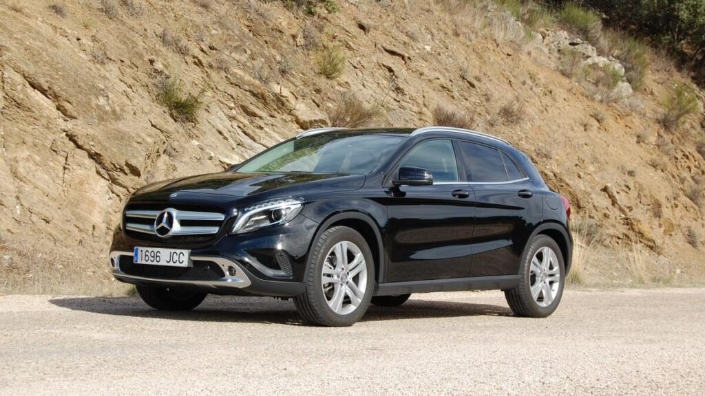Los GLA más baratos son de 2014, cuentan con motores 200 diésel principalmente y no bajan de 240.000 km, por lo que no son demasiado interesantes. Unidades con ese motor y edad, pero sin más de 130.000 km, tienen un precio de 17.000-18.000 euros.
