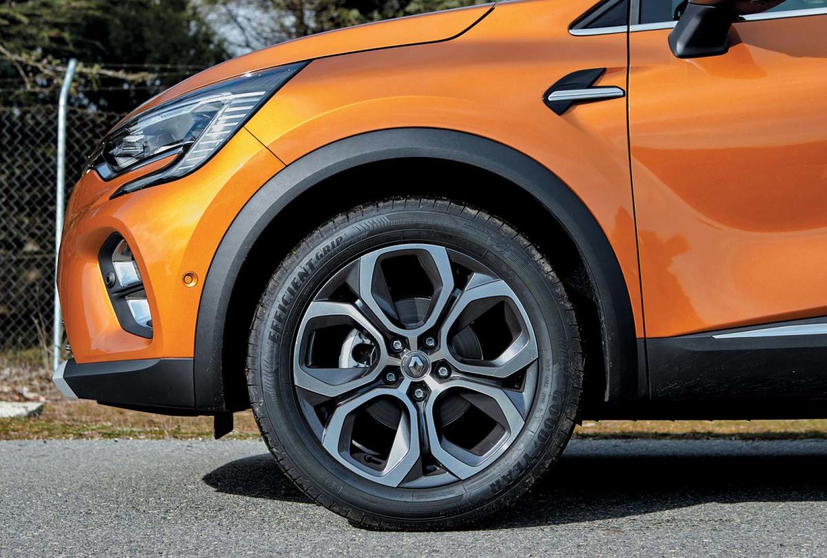 Lectores prueban el Peugeot 2008 y el Renault Captur