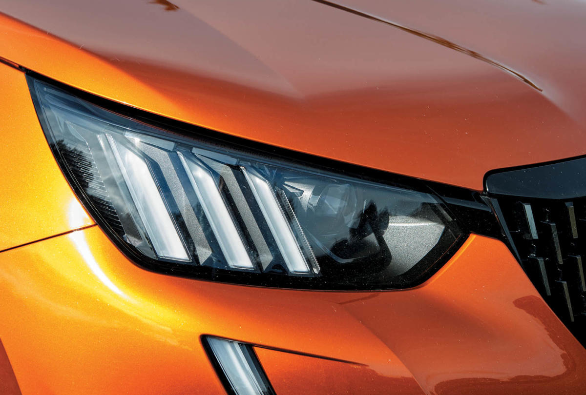 Lectores prueban Peugeot 2008 y Renault Captur