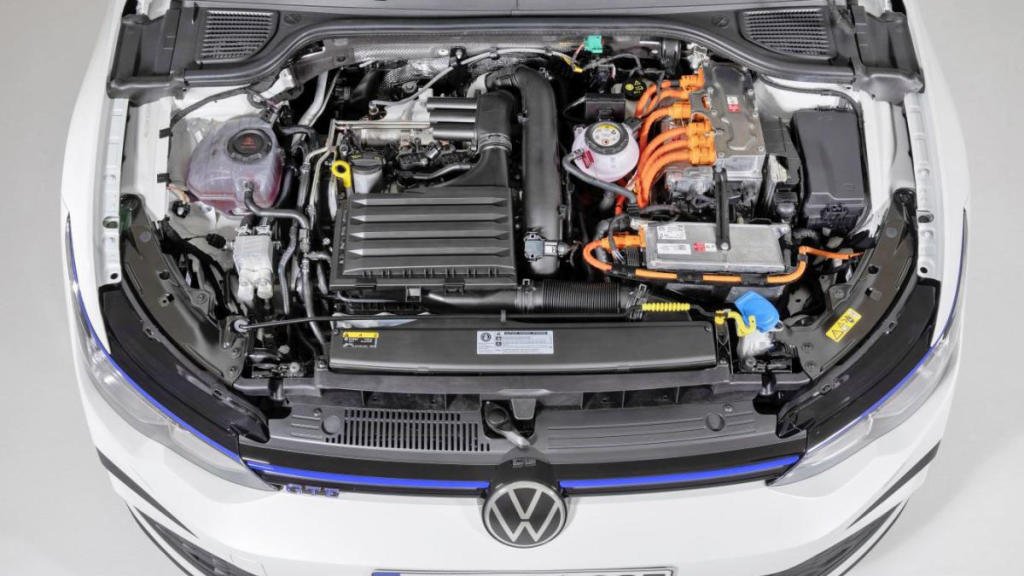 Vano motor del Volkswagen Golf GTE híbrido enchufable
