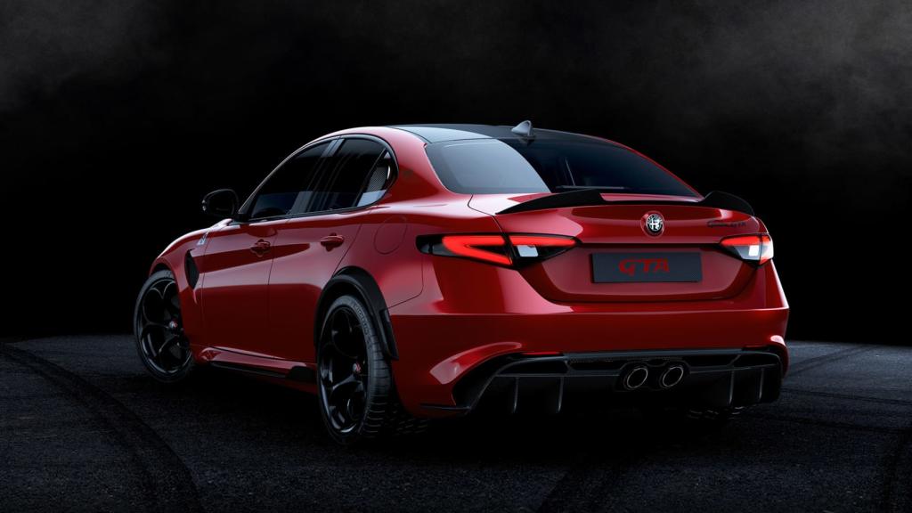 Alfa_Romeo_Giulia_GTA_exterior_trasera