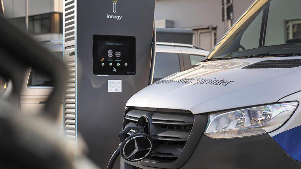 Mercedes-Benz eSprinter toma de recarga