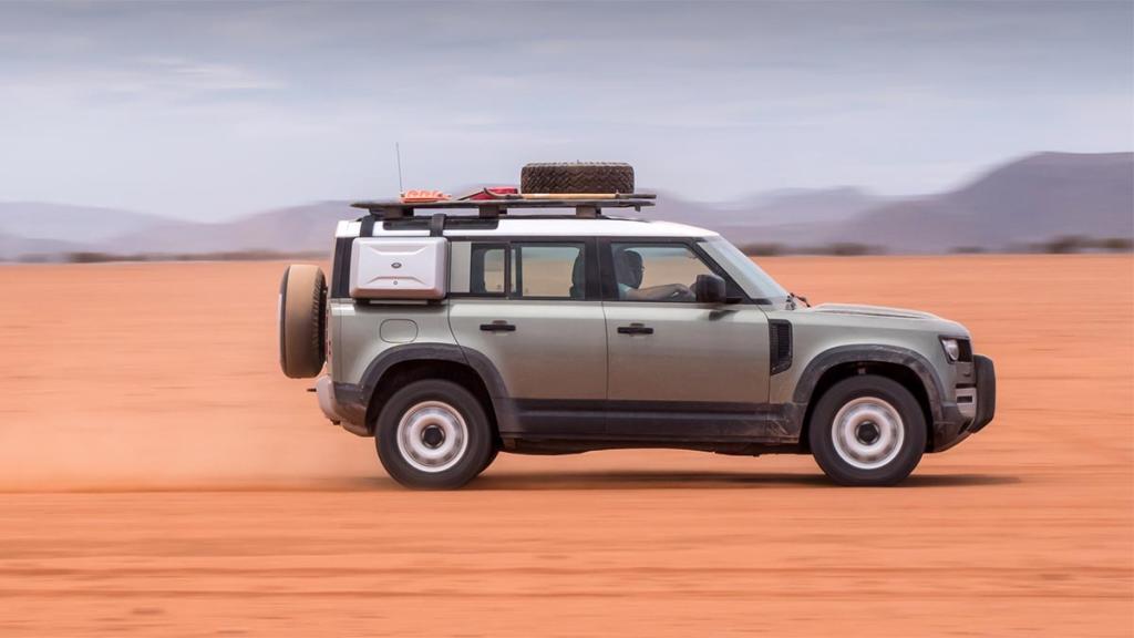 land rover defender 110 p400 namibia lateral