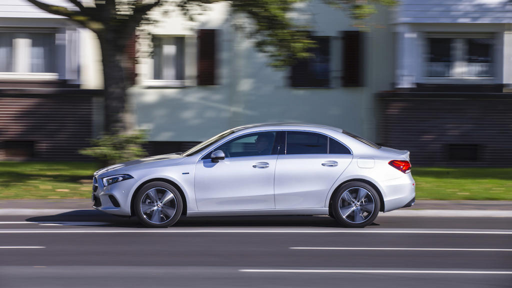 Mercedes A 250 e Sedan lateral