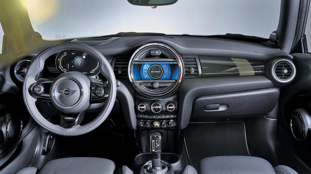 Mini Cooper SE interior