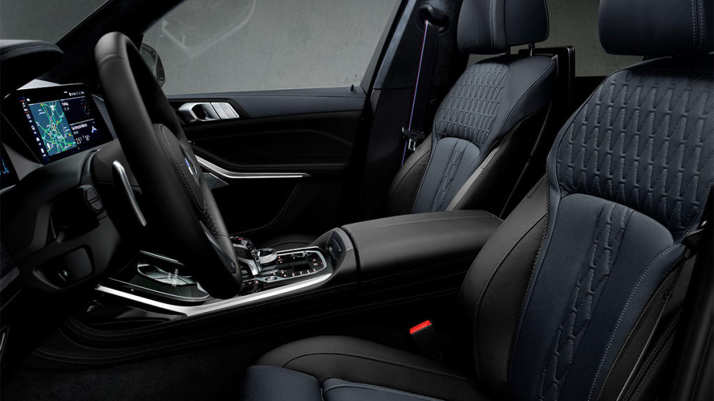 BMW X7 Dark Shadow Edition