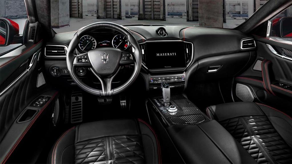 Maserati Ghibli Trofeo interior