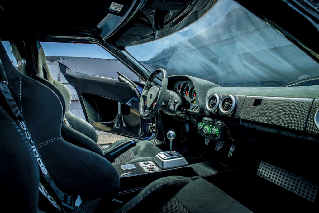 MAT Stratos interior