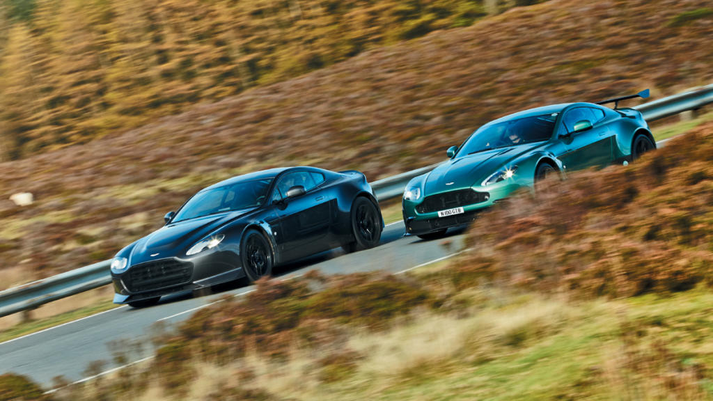 Aston Martin Vantage GT8 vs V600