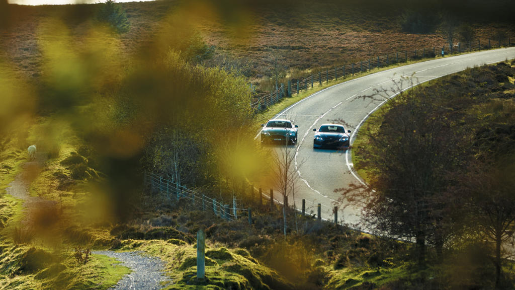 Aston Martin Vantage GT8 vs V600
