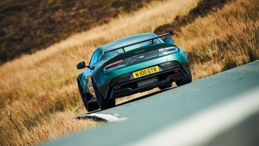 Aston Martin Vantage GT8 trasera