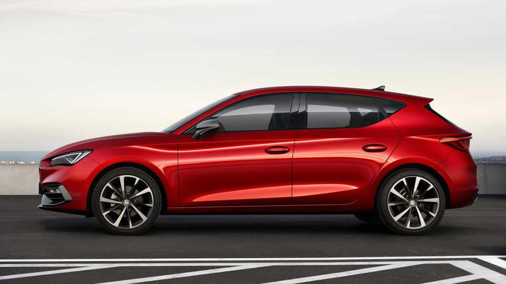 Seat León 2020 rojo perfil