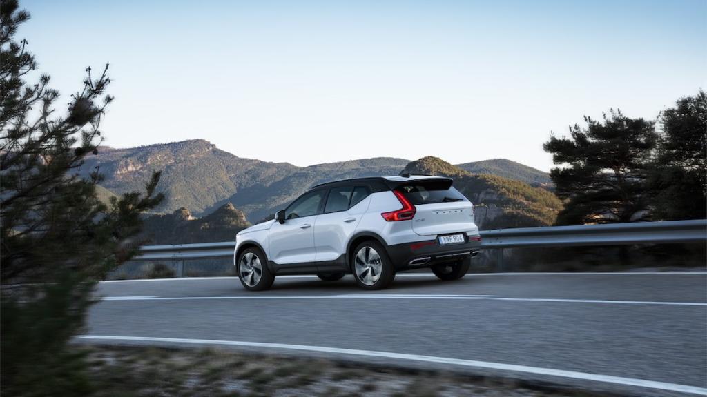 Volvo XC40 T2 trasera