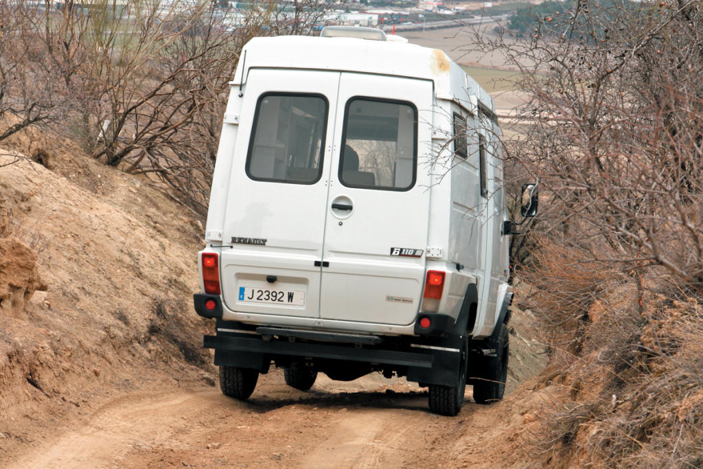 Renault B110-35 4x4 trasera