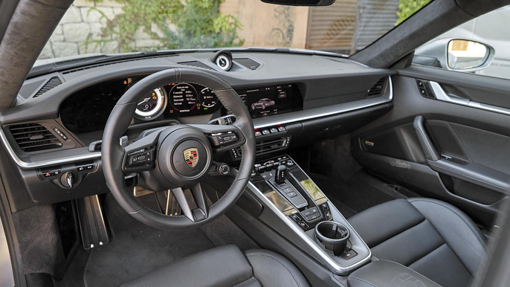 Porsche 911 992 interior