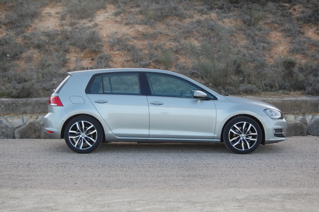 Volkswagen Golf perfil