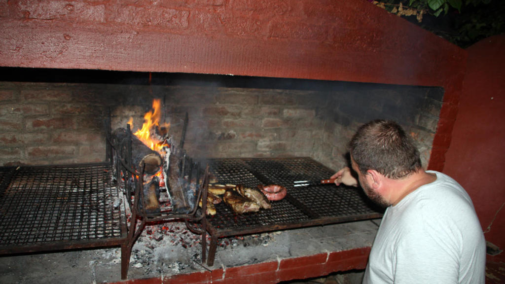Asado en la Posada de la Viuda.