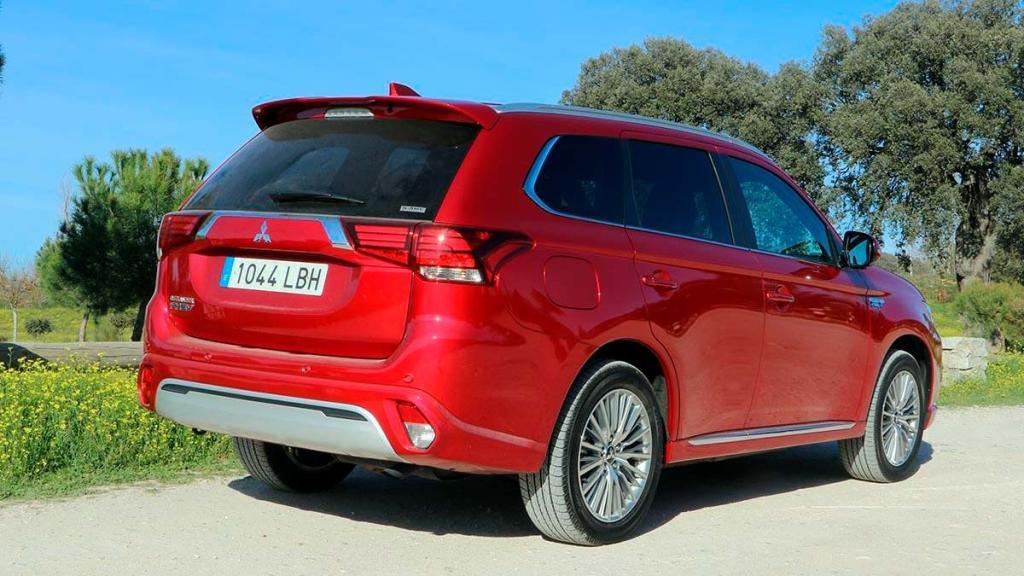 Mitsubishi Outlander PHEV trasera