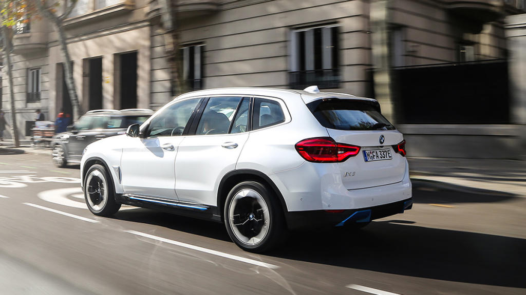 BMW iX3 trasera