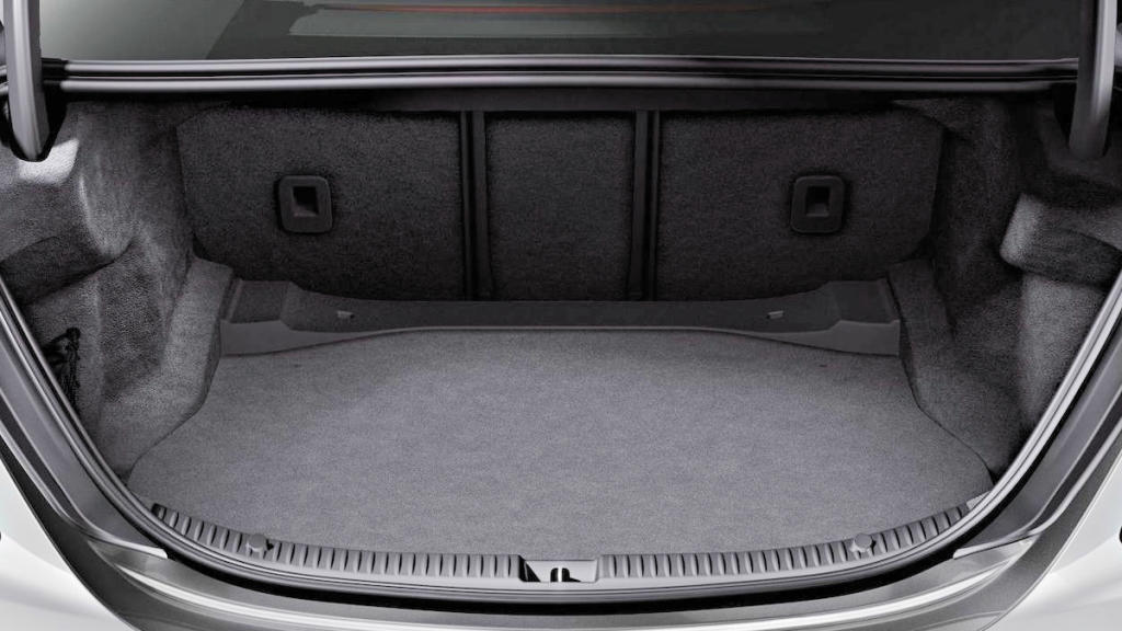 Merceces E 450 4Matic 2021 maletero