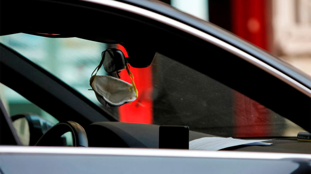 mascarilla en el coche