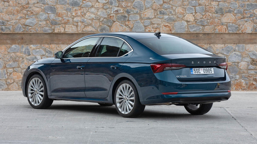 Skoda Octavia 2021 trasera